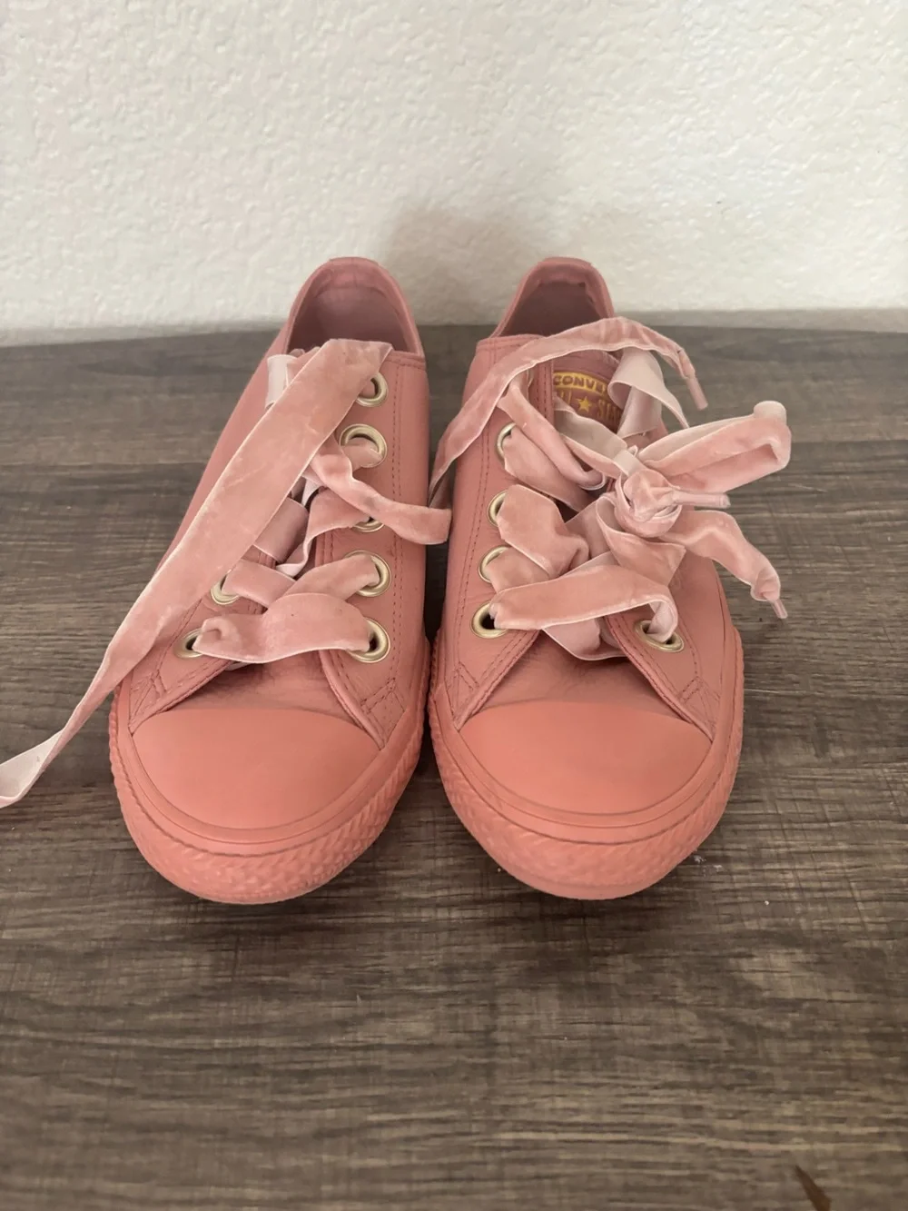 Converse Kids Low Top Sneakers in Blush Pink